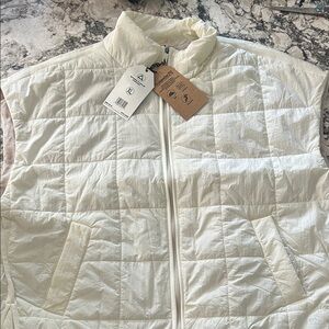 NWT Avalanche Off White Quilted Vest
